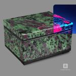 Шкатулка из цоизита с красным корундом